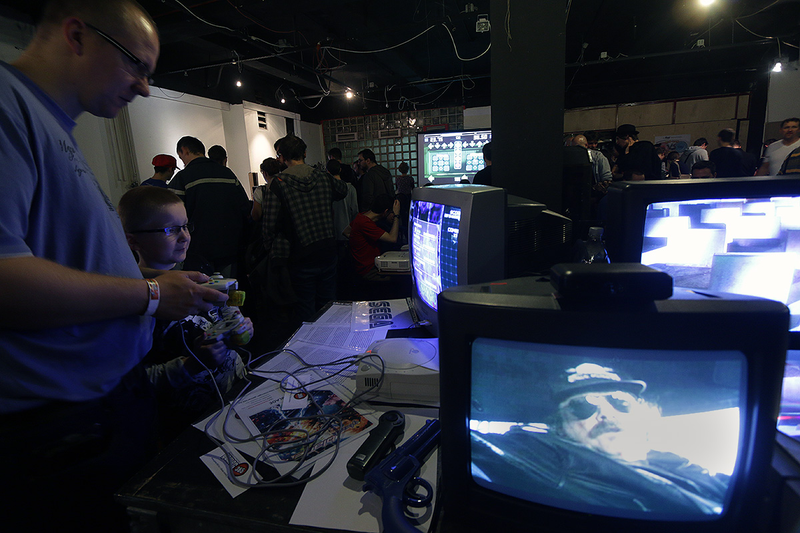 Illustration for article titled The Joys of Retro Gaming: A Photo Collection